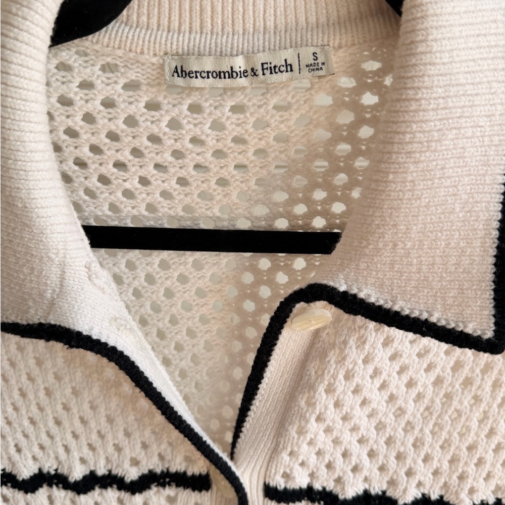 Abercrombie & Fitch White and Black Button Down Shirt - Picture 3 of 7